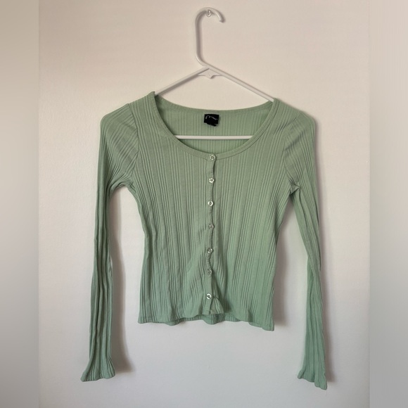 2 Pack Cute Thin Button Long-Sleeved Tops. Excellent Condition! - Picture 4 of 6